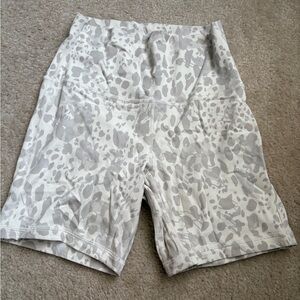 Size 4 Align 6” shorts